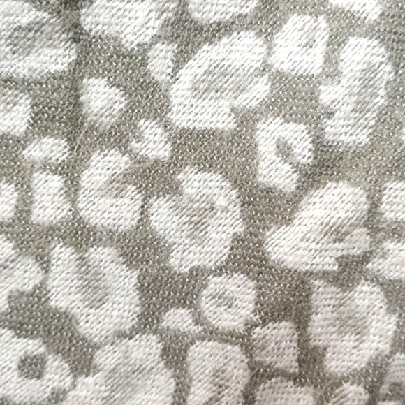 Leopard Print Gray Silver Reversible Square Blanket Scarf - Picture 3 of 4